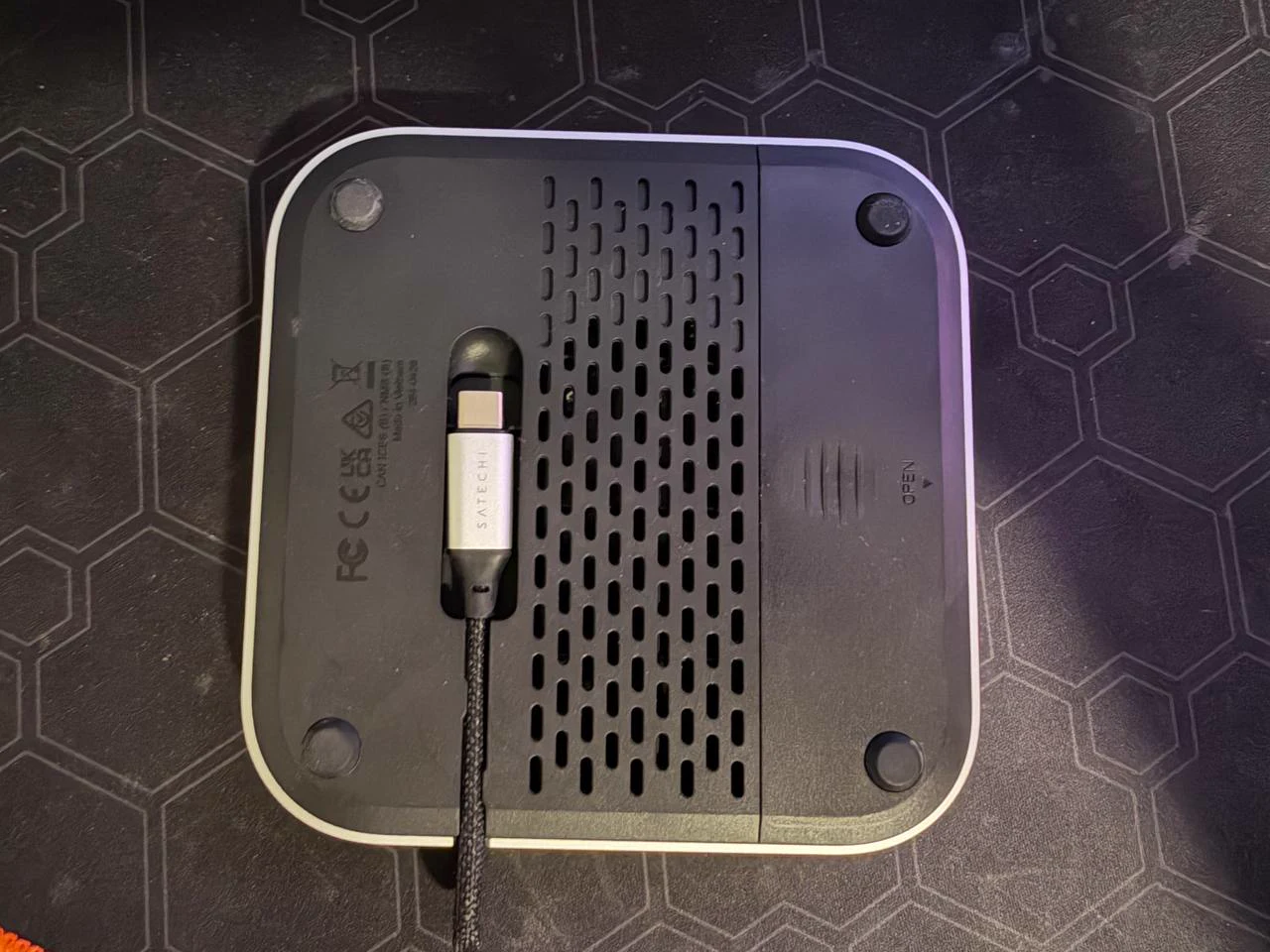 Underside of Satechi ST-GNMMES stand and hub with captive USB-C cable