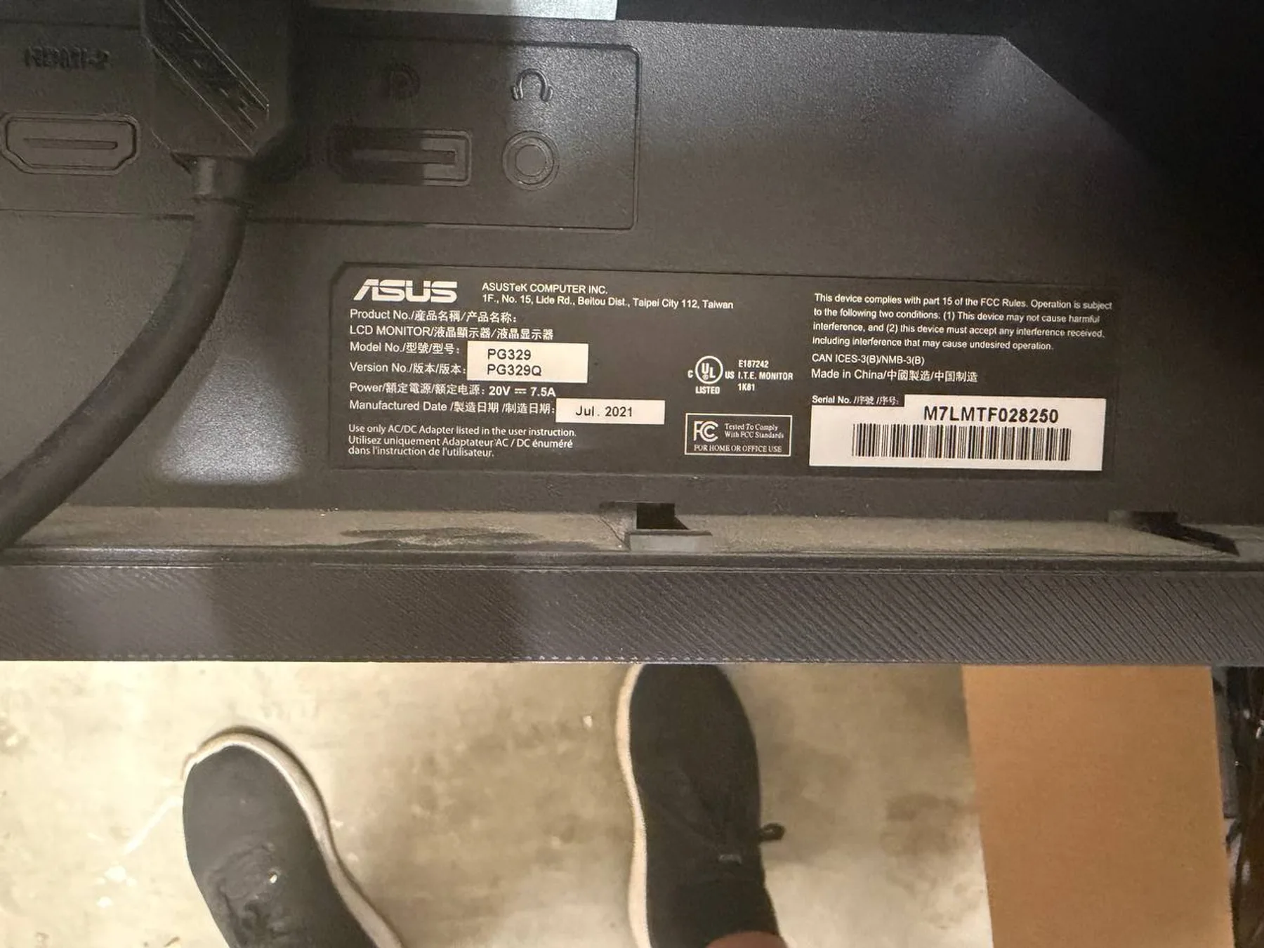 ASUS ROG Swift PG329Q model label