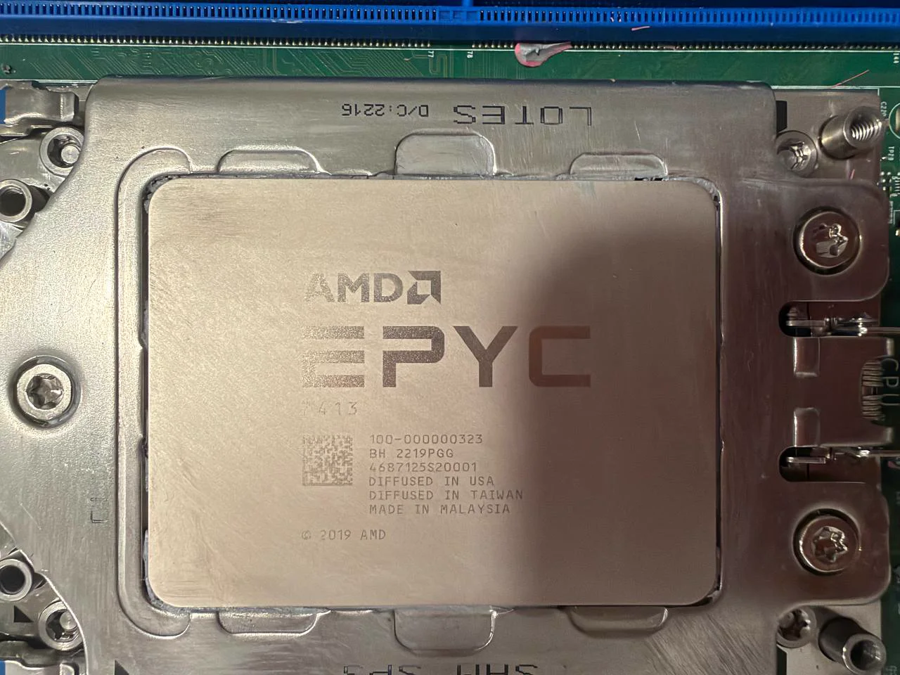 AMD EPYC 7413 processor OPN 100-000000323 installed in SP3 socket