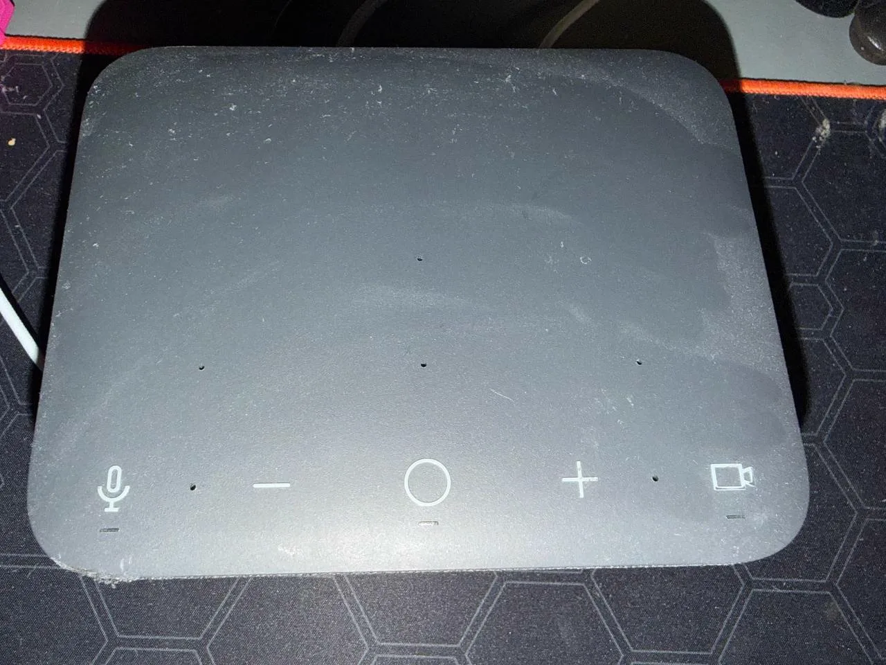 Top meeting and volume controls on the Logitech Logi Dock