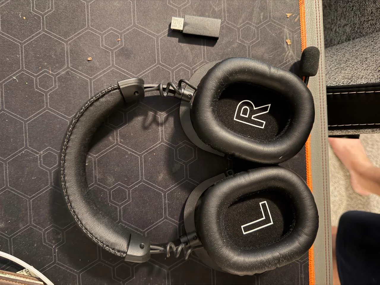 Ear pads and headband of Logitech G PRO X 2 LIGHTSPEED headset