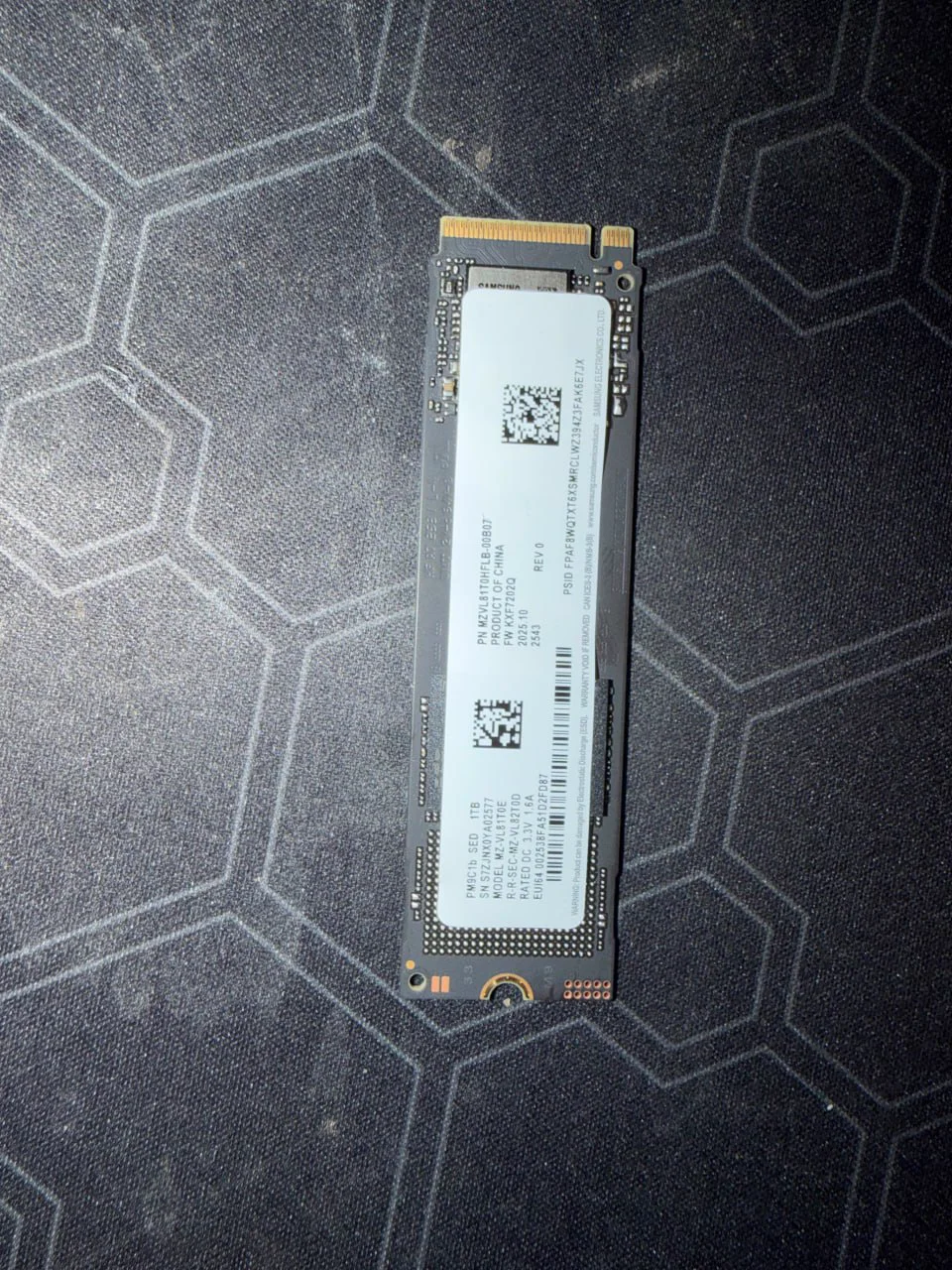 Samsung MZVL81T0HFLB 1TB NVMe SSD